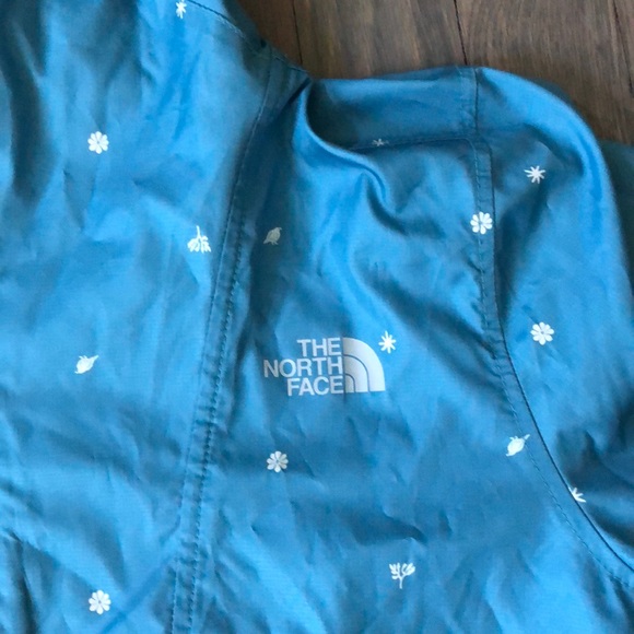 The North Face NWT Fanorak printed jacket🍂🔥🧗‍♀️ - Picture 12 of 16